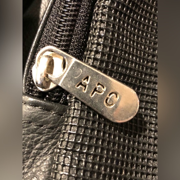 Amerileather APC Black Leather Sling Bag - Picture 11 of 13